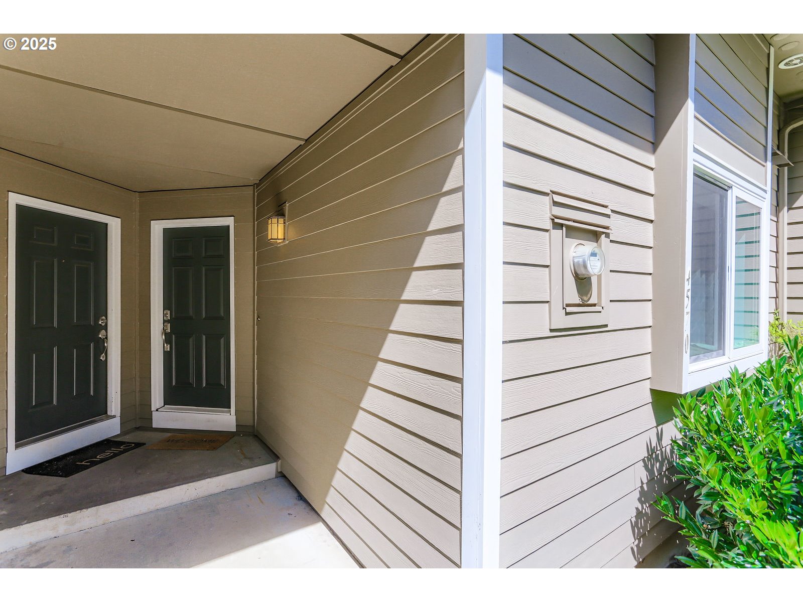 4570 Southwest Comus Place, Unit 8D Portland, OR 97219 - Photo 4 of 29 Gallery Image 4