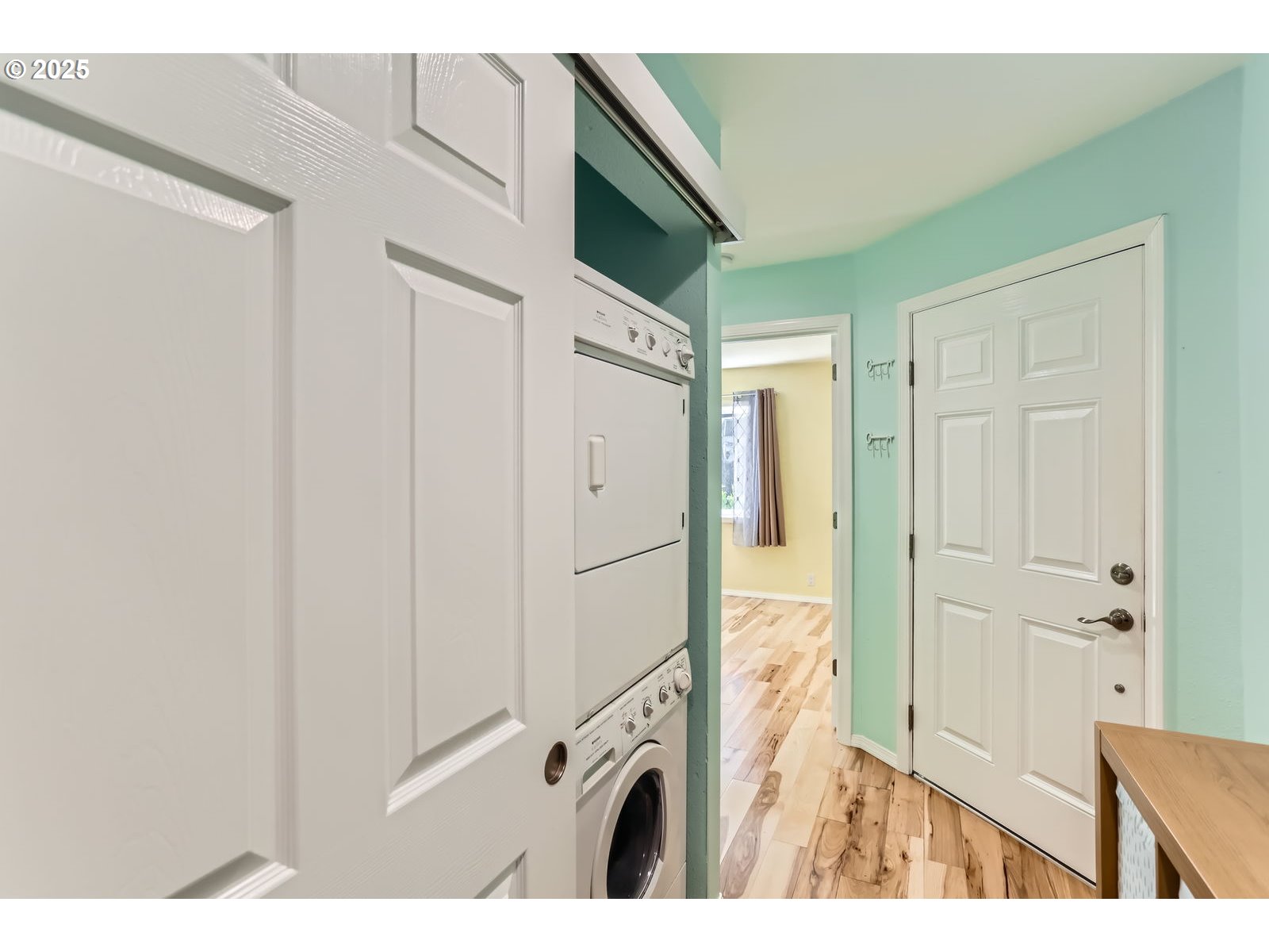 4570 Southwest Comus Place, Unit 8D Portland, OR 97219 - Photo 5 of 29 Gallery Image 5