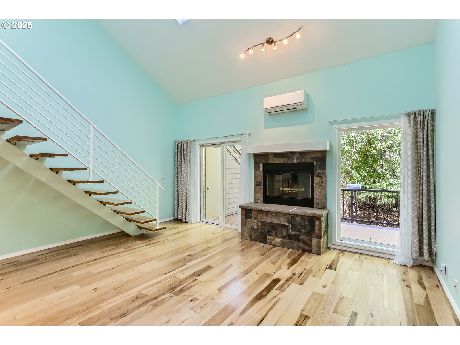 4570 Southwest Comus Place, Unit 8D Portland, OR 97219 - Photo 7 of 29 Gallery Image 7