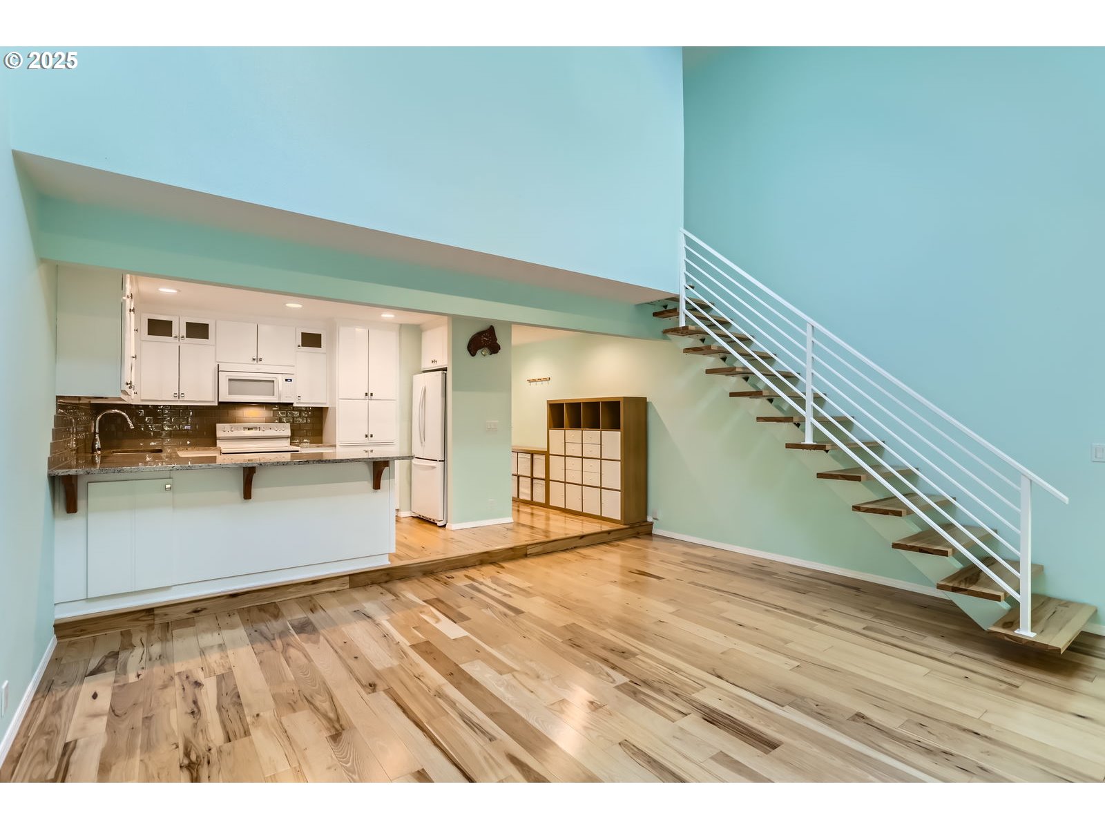 4570 Southwest Comus Place, Unit 8D Portland, OR 97219 - Photo 8 of 29 Gallery Image 8