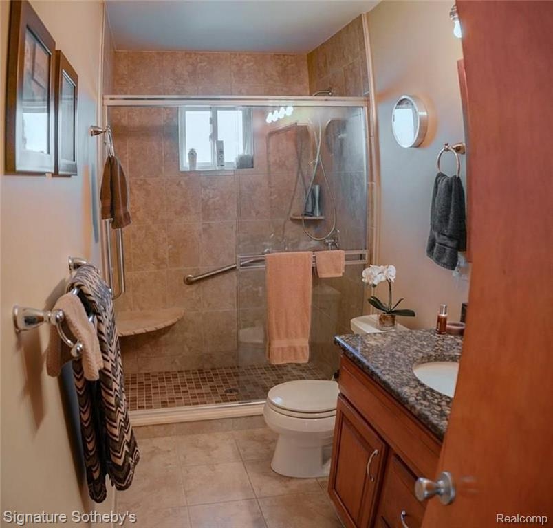2677 Hessel Avenue Rochester Hills, MI 48307 - Photo 13 of 24