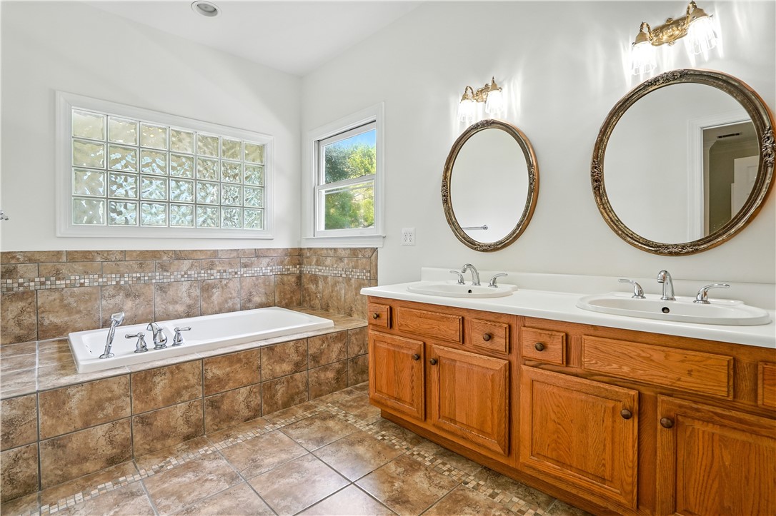 217 Settlers Road St. Simons Island, GA 31522 - Photo 16 of 30 Primary Ensuite