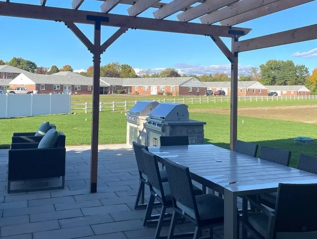 $2,510 | 8 Westgate Drive, Unit 8305, Dover, NH 03820