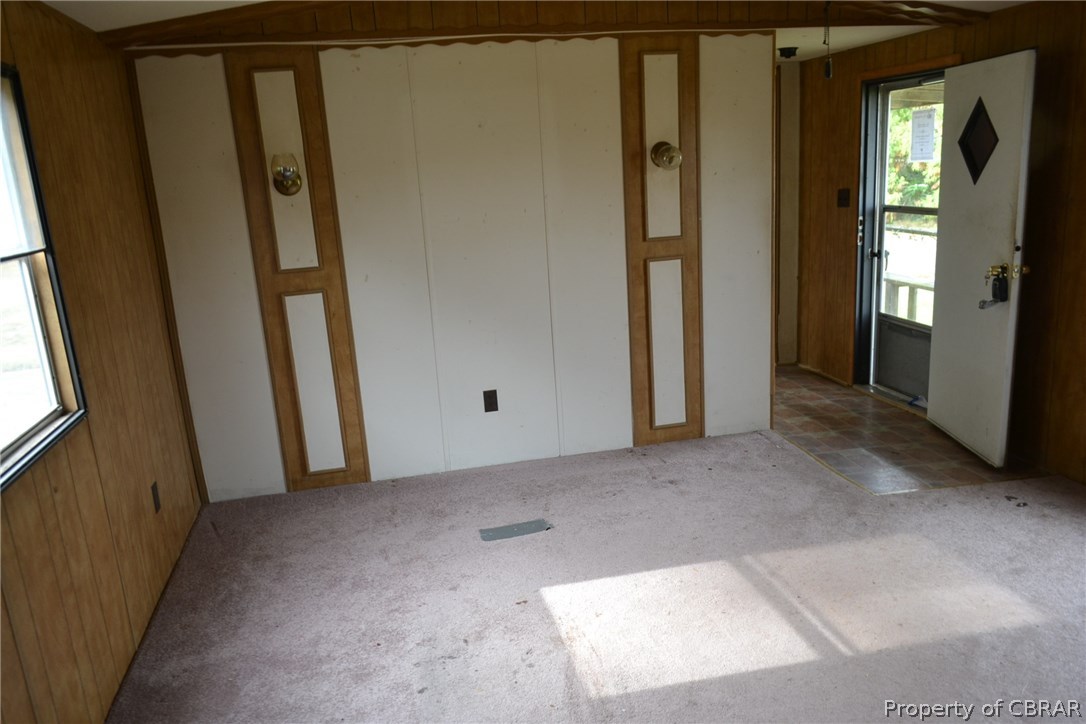 828 Marsh Hawk Road Mathews, VA 23109 - Photo 8 of 11 living area front entry