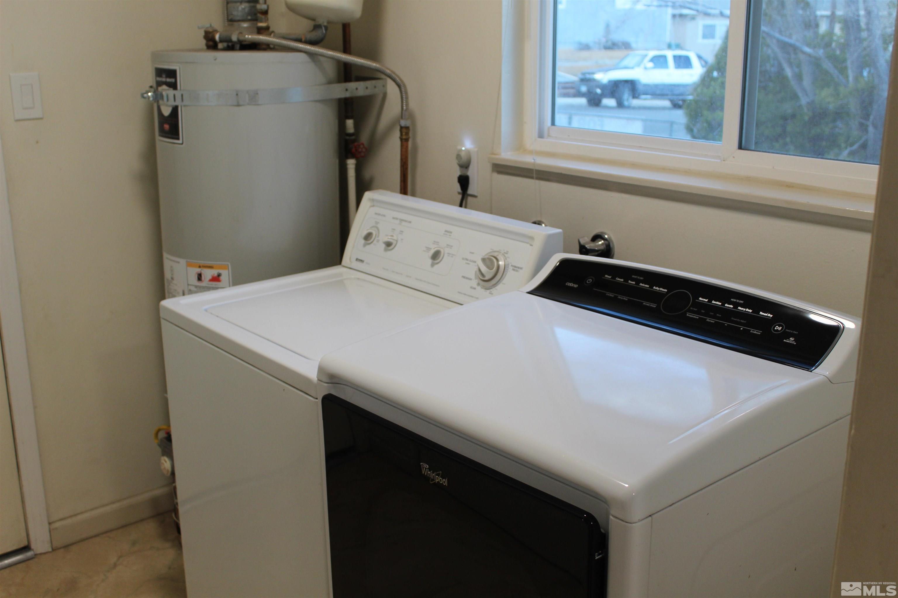 3660 Downey Avenue Reno, NV 89503 - Photo 6 of 19 a utility room with dryer and washer