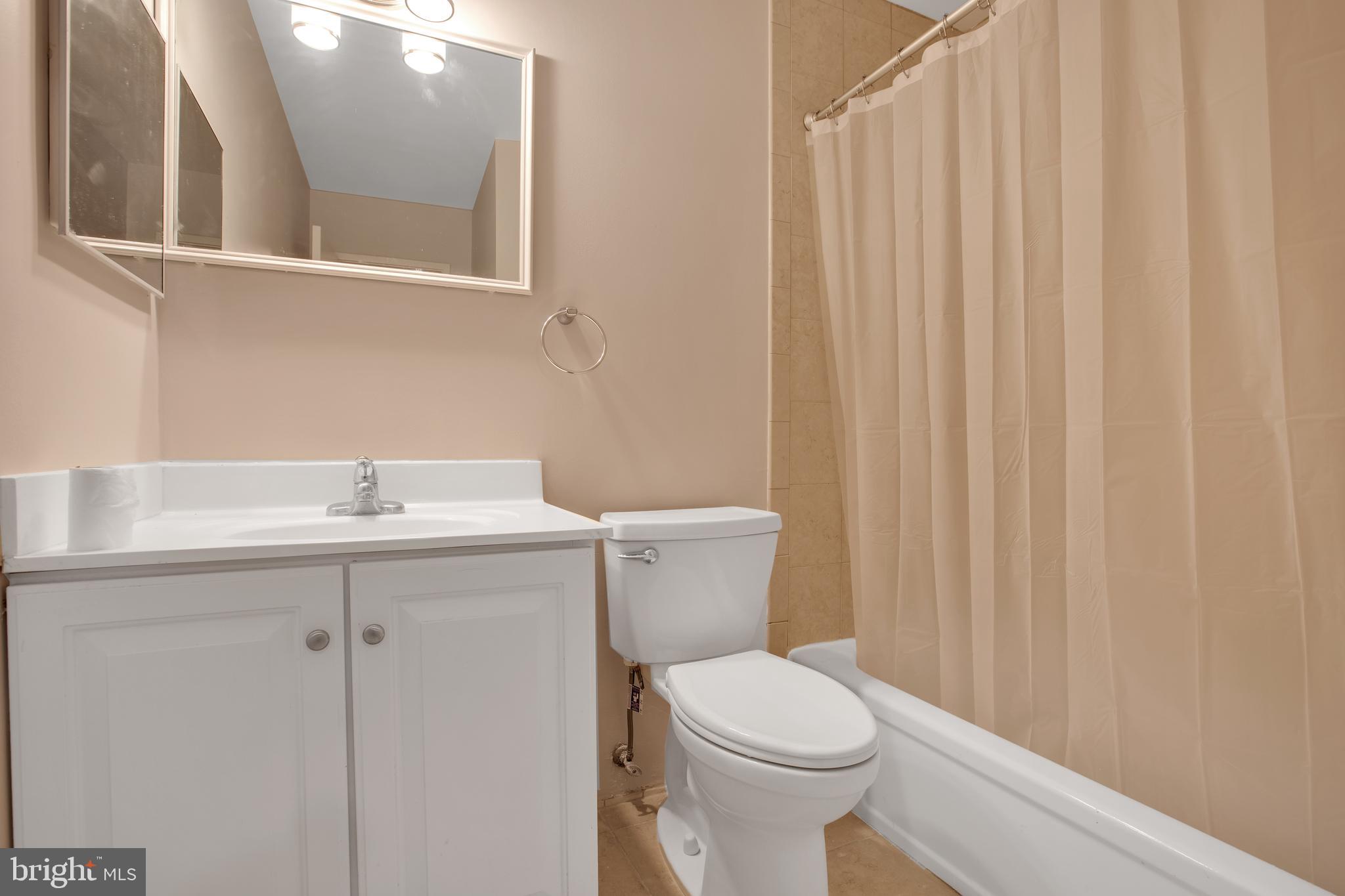 8014 Inverness Ridge Road Rockville, MD 20854 - Photo 24 of 35 Full bathroom