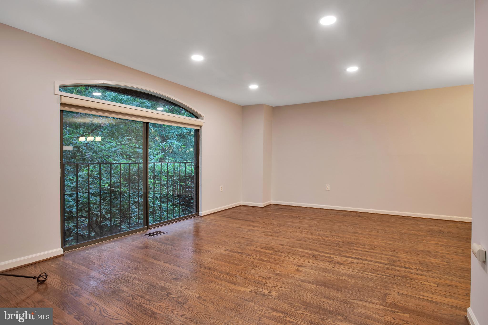 8014 Inverness Ridge Road Rockville, MD 20854 - Photo 6 of 35 Lots of light