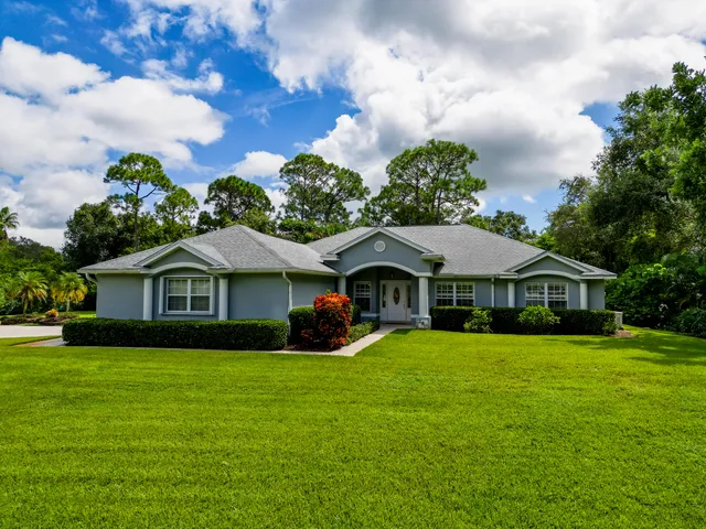 a view of a tennis court