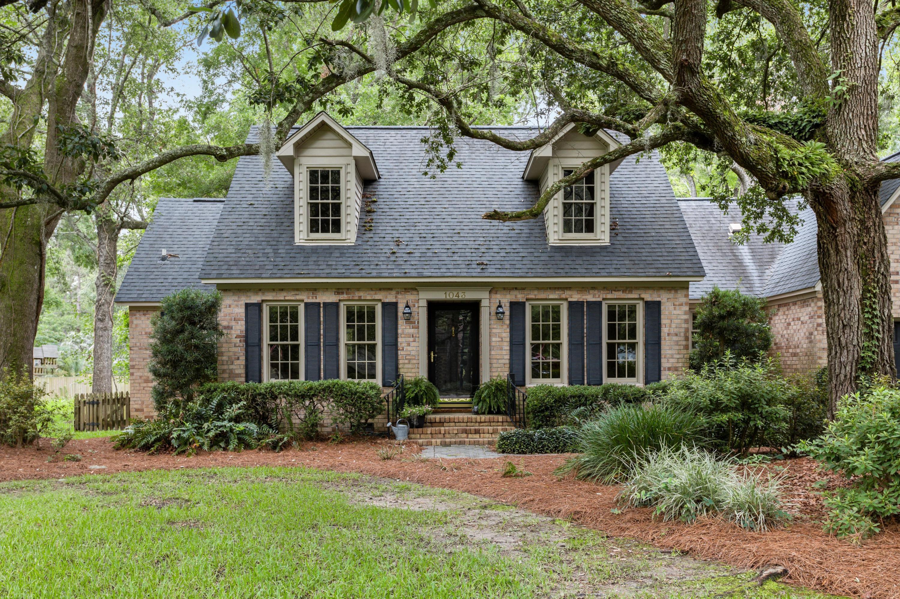 1043 Governors Road Mount Pleasant, SC 29464 - Photo 1 of 21 Front