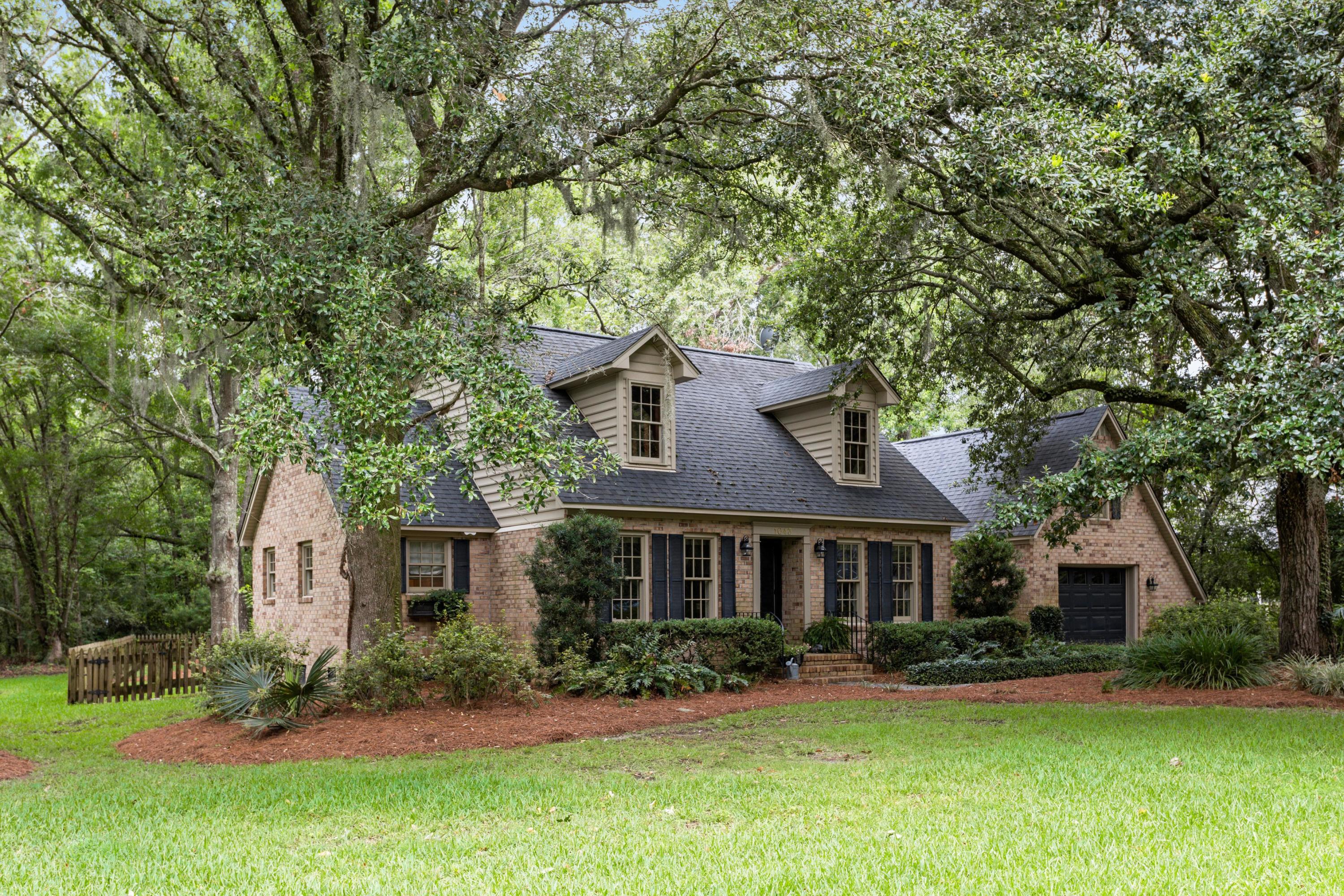 1043 Governors Road Mount Pleasant, SC 29464 - Photo 2 of 21 Front