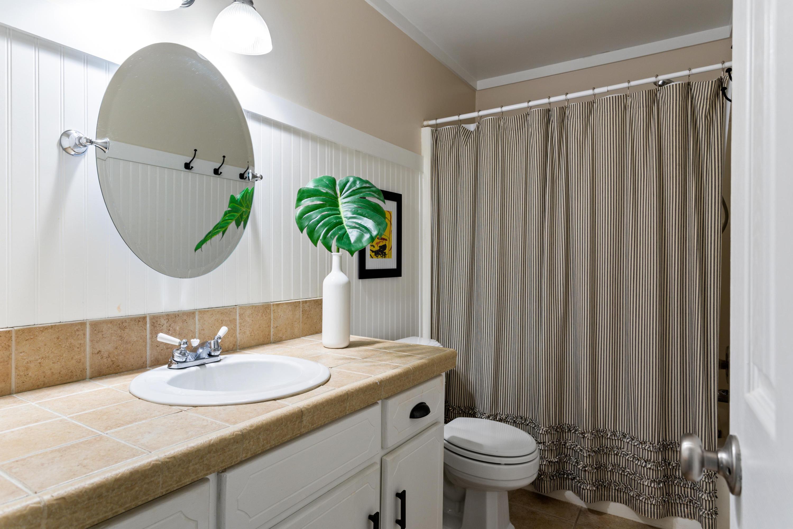 1043 Governors Road Mount Pleasant, SC 29464 - Photo 15 of 21 Guest Bath