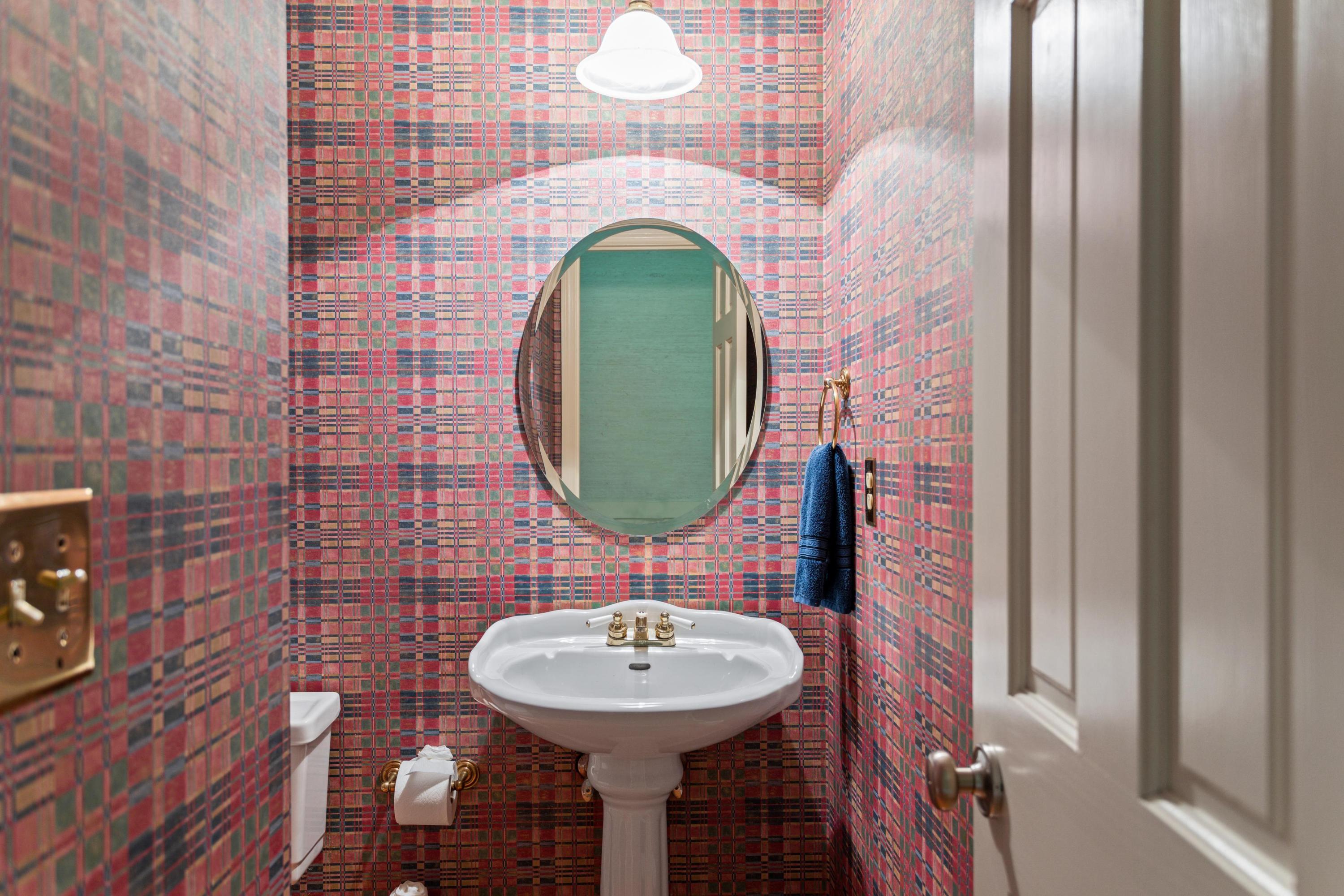 1043 Governors Road Mount Pleasant, SC 29464 - Photo 20 of 21 Powder Room