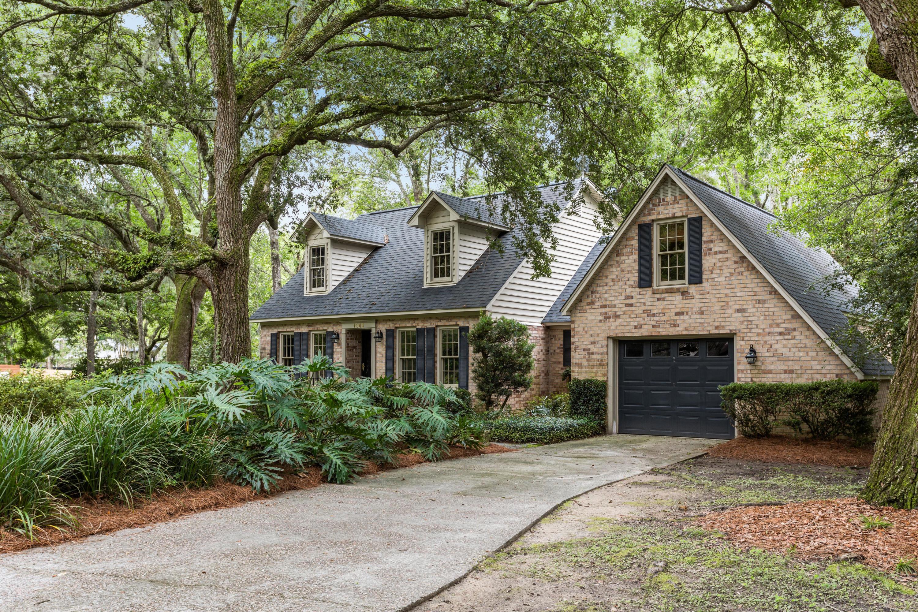 1043 Governors Road Mount Pleasant, SC 29464 - Photo 3 of 21 Front