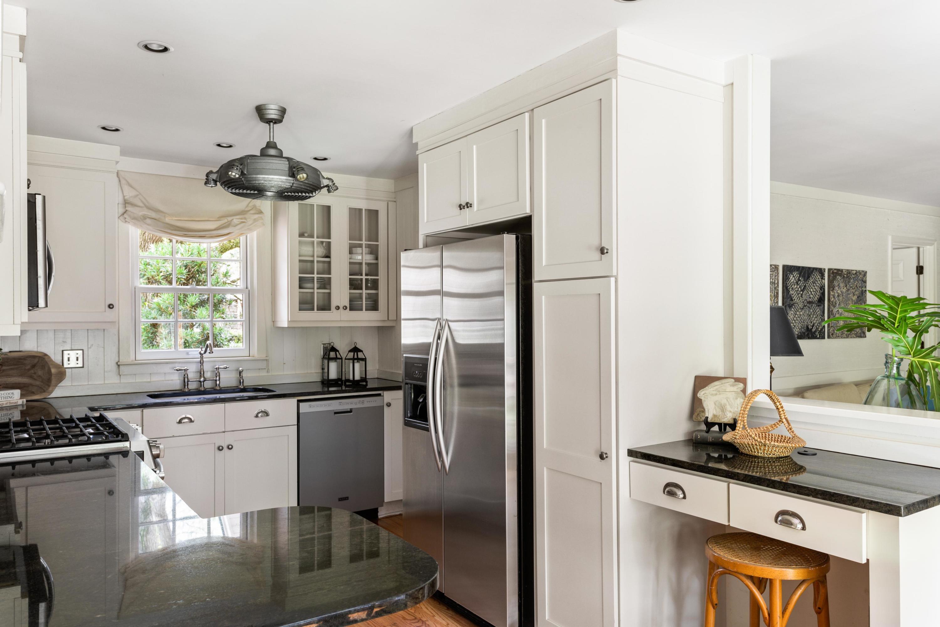 1043 Governors Road Mount Pleasant, SC 29464 - Photo 9 of 21 Kitchen