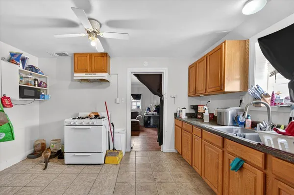 $599,000 | 1328 East Fedora Avenue, Fresno, CA 93704