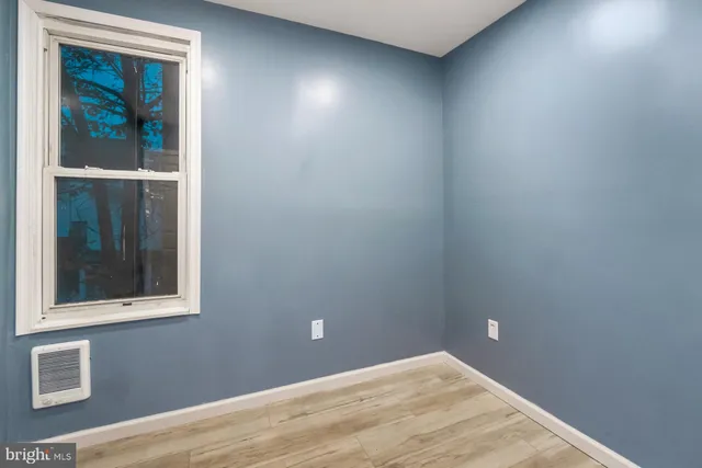 a view of empty room with window