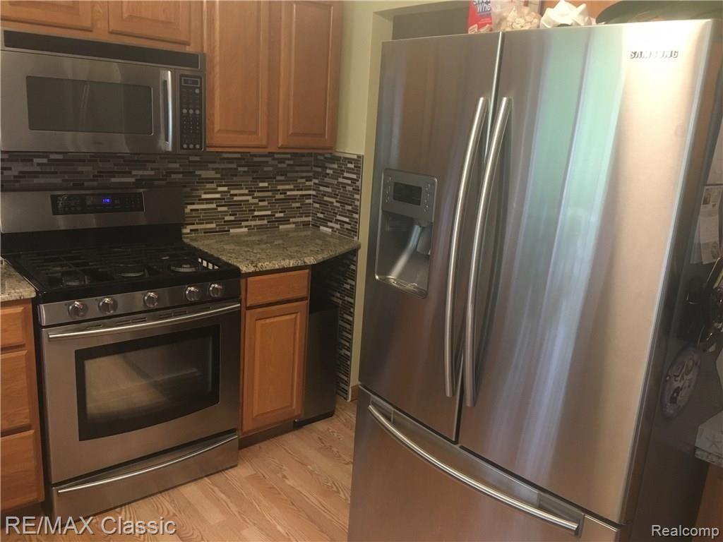 28239 Hawberry Road Farmington, MI 48331 - Photo 9 of 16 Hawberry frig.JPG