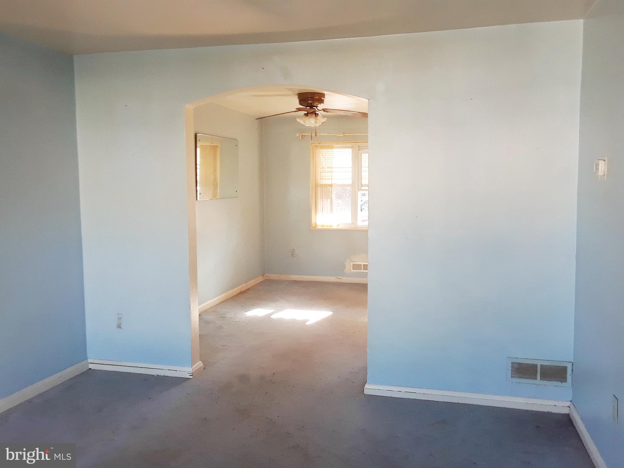 534 Brisbane Road Baltimore, MD 21229 - Photo 5 of 12 Living Room