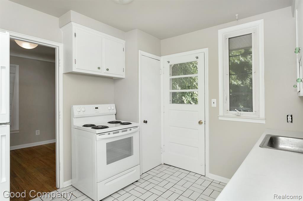1610 West Webster Road, Unit F25 Royal Oak, MI 48073 - Photo 7 of 19 Gallery Image 7