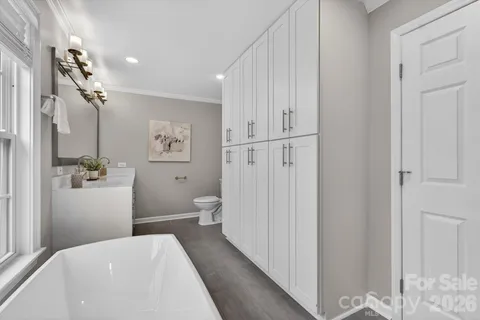 $740,000 | 8900 Valewood Court, Charlotte, NC 28210