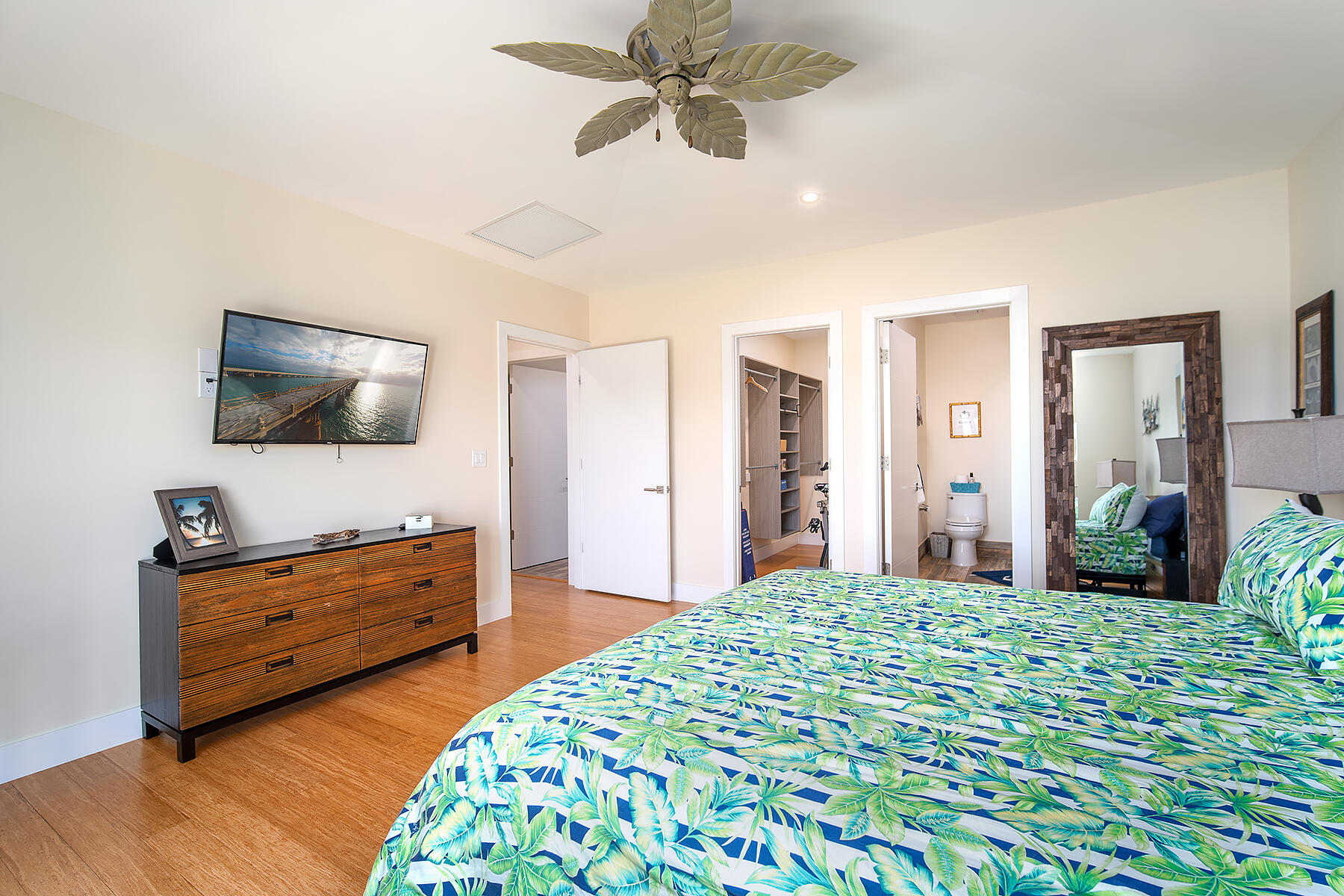 640 Elma Avenue Big Pine Key, FL 33043 - Photo 43 of 87 a bedroom with a bed and a flat screen tv