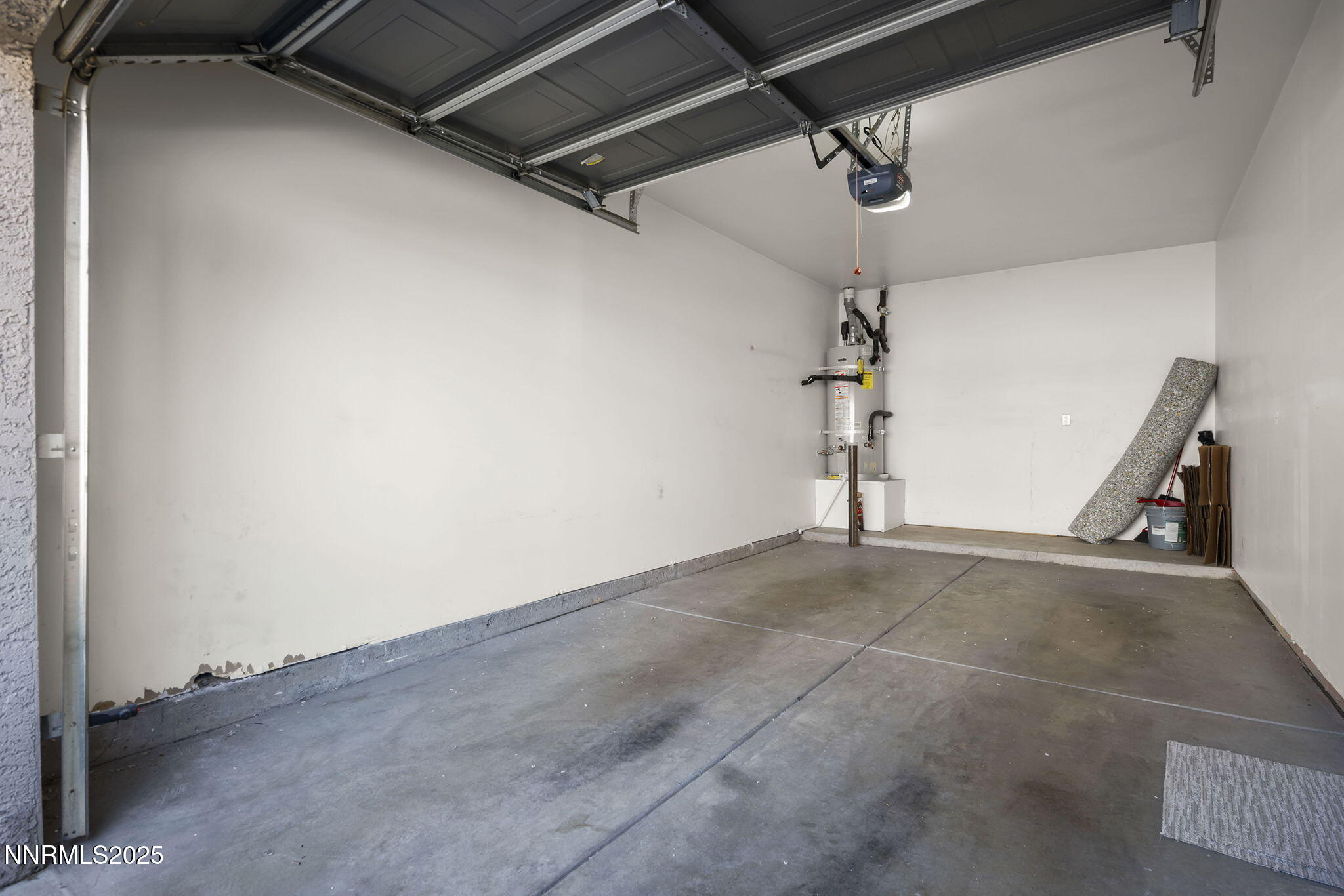 900 South Meadows Parkway, Unit 622 Reno, NV 89521 - Photo 23 of 30 a view of a room with gym equipment