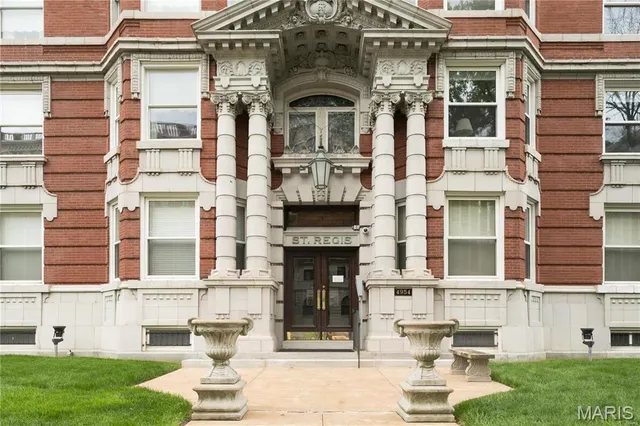 $377,000 | 4954 Lindell Boulevard, Unit 6E, St. Louis, MO 63108