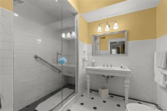 $377,000 | 4954 Lindell Boulevard, Unit 6E, St. Louis, MO 63108