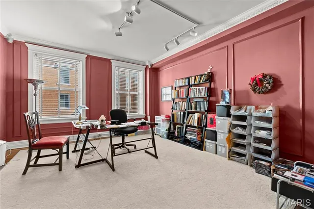 $377,000 | 4954 Lindell Boulevard, Unit 6E, St. Louis, MO 63108