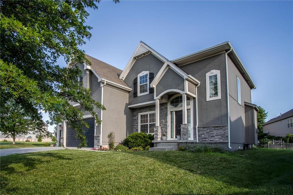 2616 Southwest 11 Street Lee's Summit, MO 64081 - Photo 3 of 29