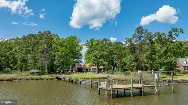$995,000 | 7814 O O Neil Road, Gloucester, VA 23061