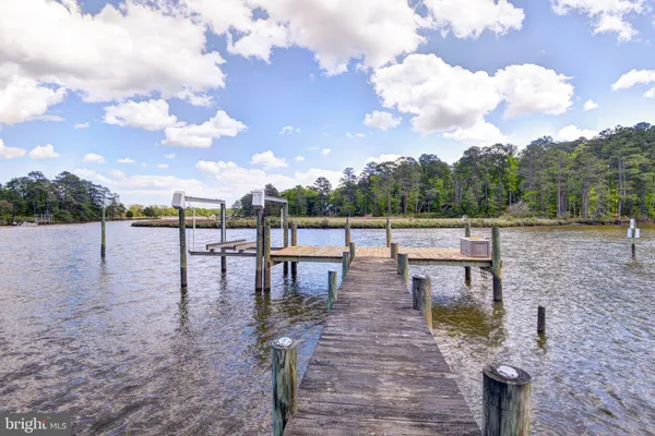 $995,000 | 7814 O O Neil Road, Gloucester, VA 23061
