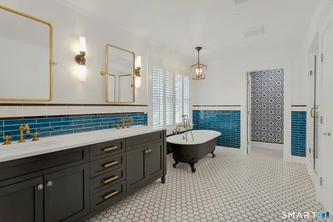 $4,250,000 | 2 Roland Drive, Darien, CT 06820