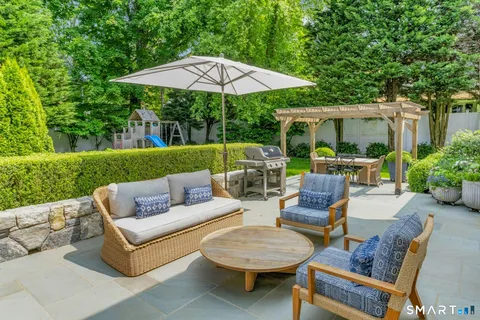 $4,250,000 | 2 Roland Drive, Darien, CT 06820