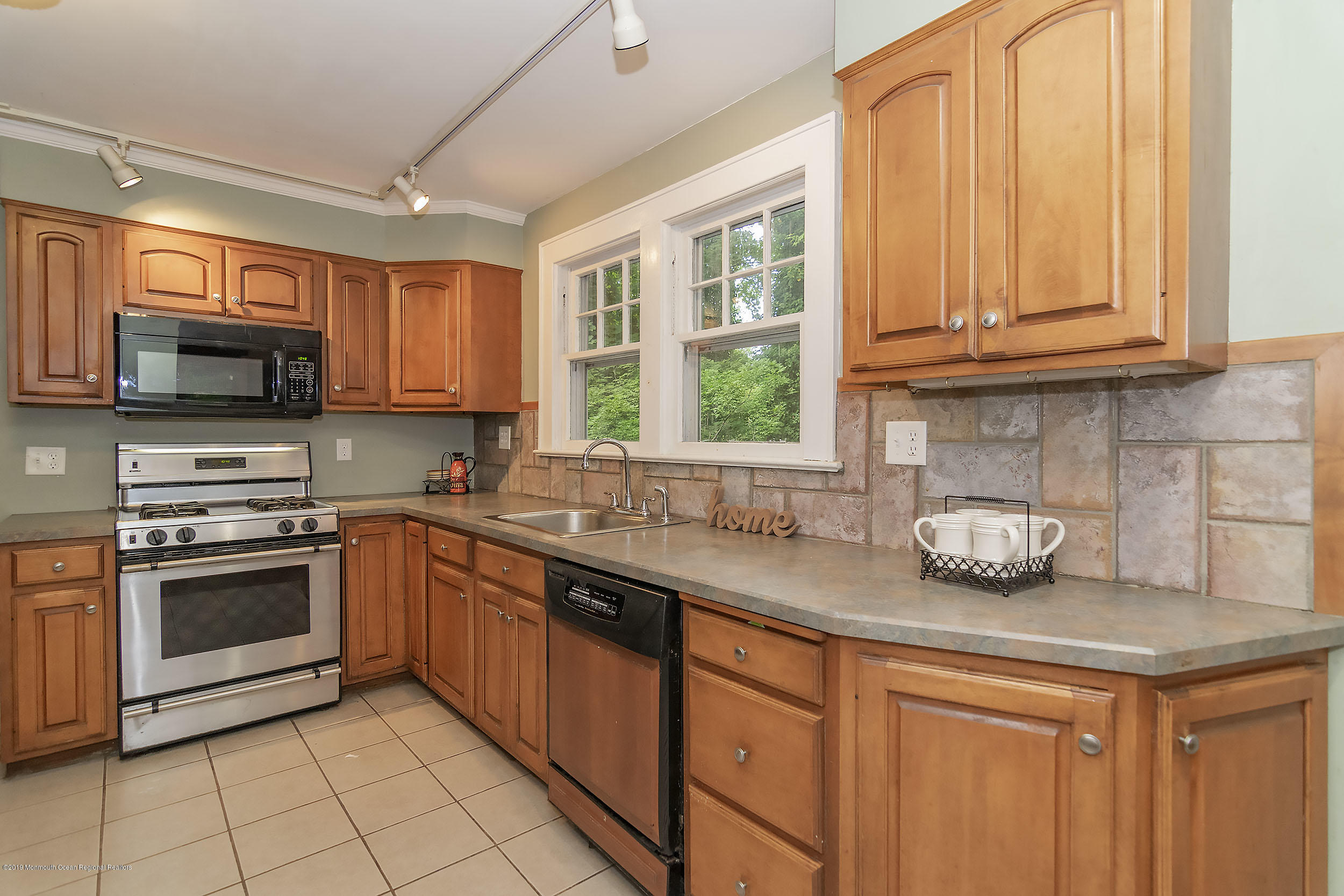500 Locust Point Road Rumson, NJ 07760 - Photo 11 of 33 Kitchen
