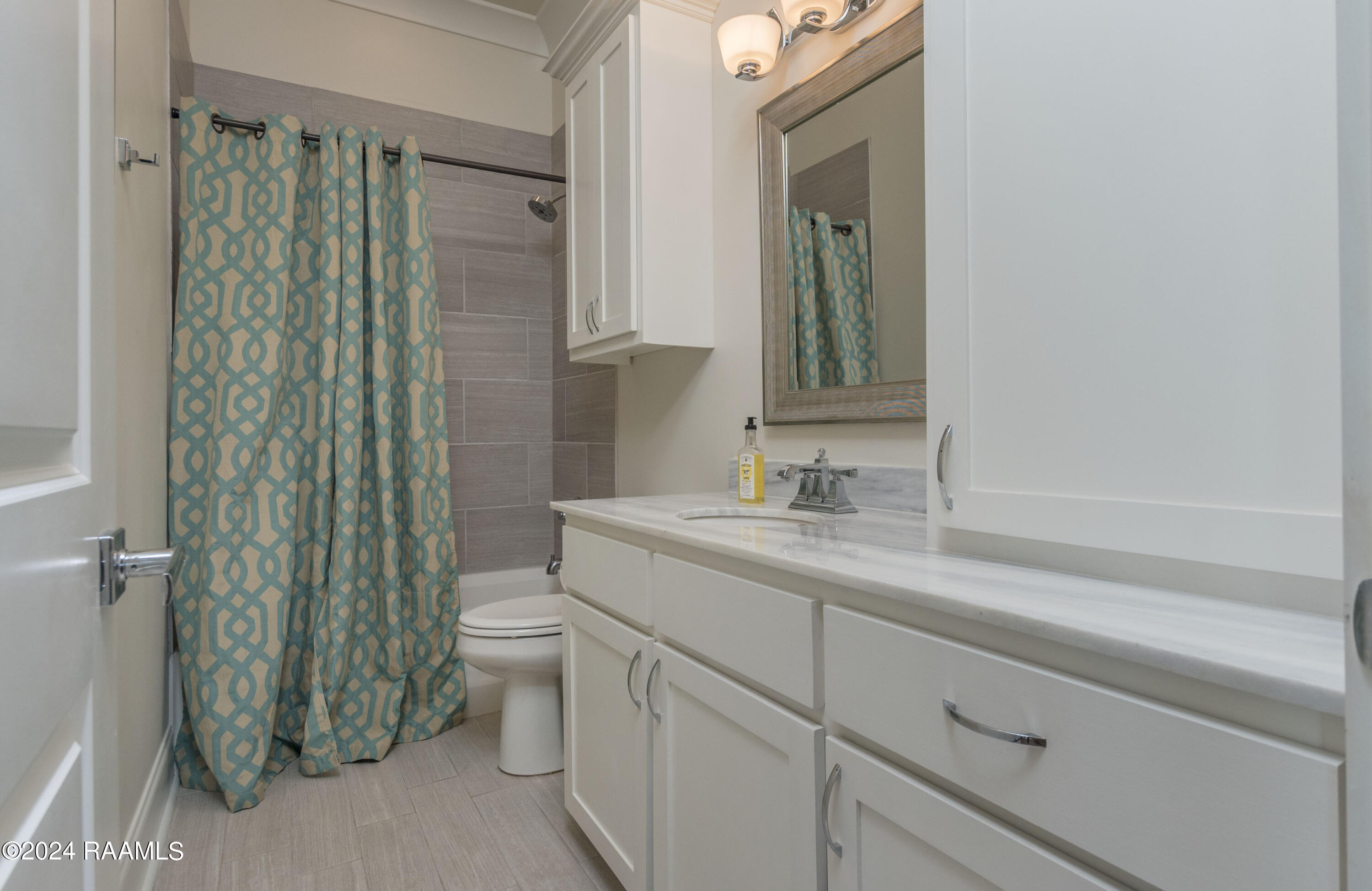 310 Torrenova Circle Lafayette, LA 70508 - Photo 25 of 39 Upstairs Bath 1