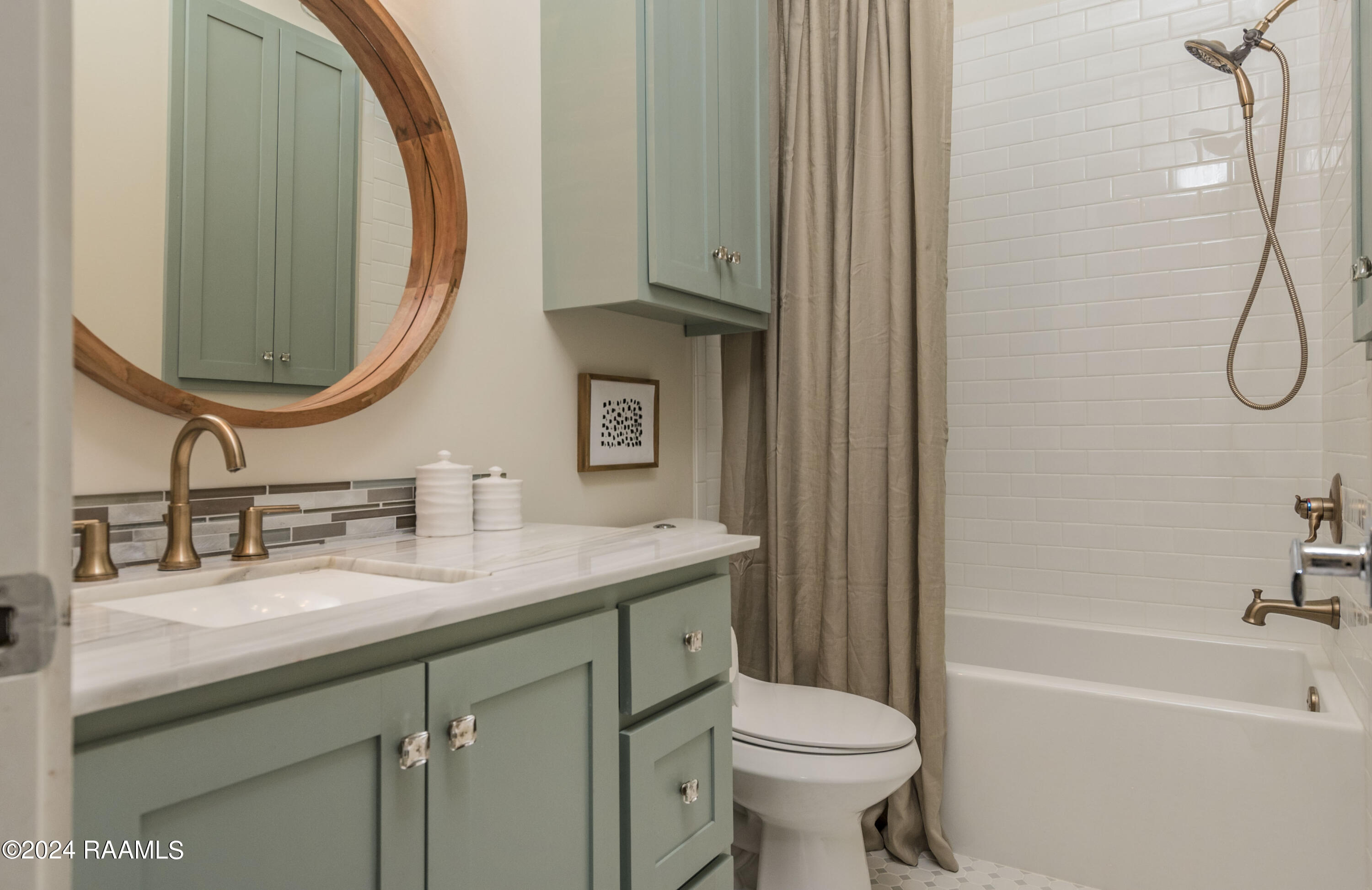 310 Torrenova Circle Lafayette, LA 70508 - Photo 28 of 39 Guest Bath 1