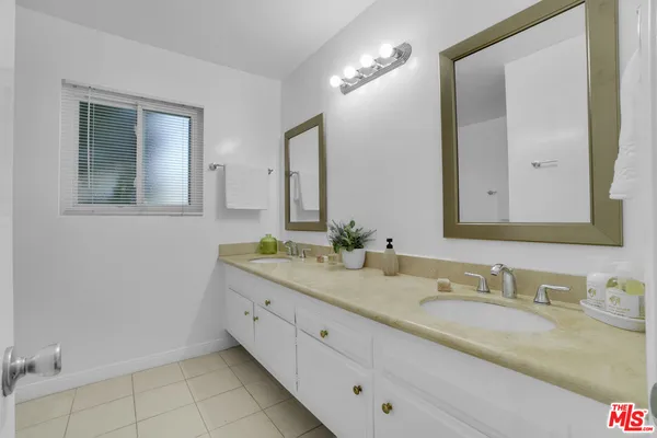 $749,999 | 6740 South Springpark Avenue, Unit 101, Los Angeles, CA 90056