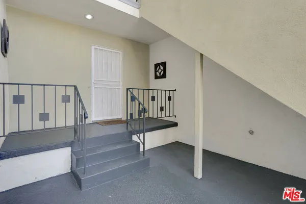 $749,999 | 6740 South Springpark Avenue, Unit 101, Los Angeles, CA 90056