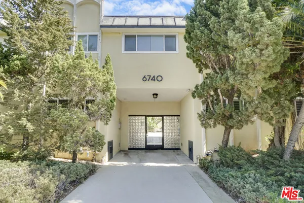 $749,999 | 6740 South Springpark Avenue, Unit 101, Los Angeles, CA 90056