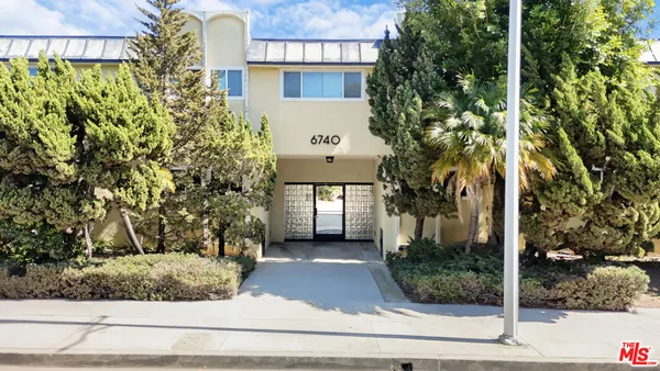 $749,999 | 6740 South Springpark Avenue, Unit 101, Los Angeles, CA 90056