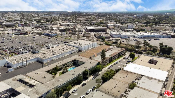 $749,999 | 6740 South Springpark Avenue, Unit 101, Los Angeles, CA 90056