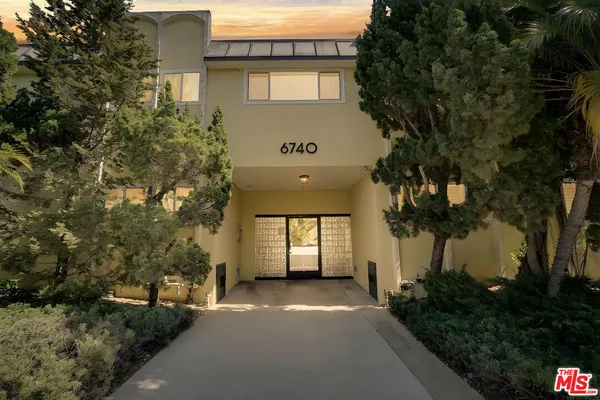$749,999 | 6740 South Springpark Avenue, Unit 101, Los Angeles, CA 90056