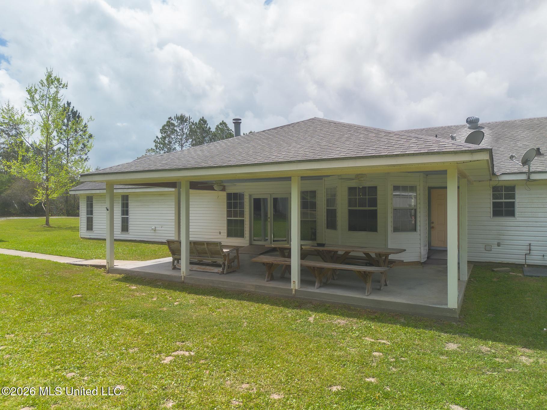 23604 Highway 603 Kiln, MS 39556 - Photo 6 of 27 3312026-36