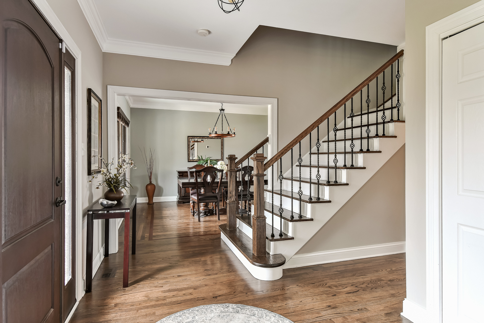 5 Hunter Court Burr Ridge, IL 60527 - Photo 3 of 44 Gallery Image 3
