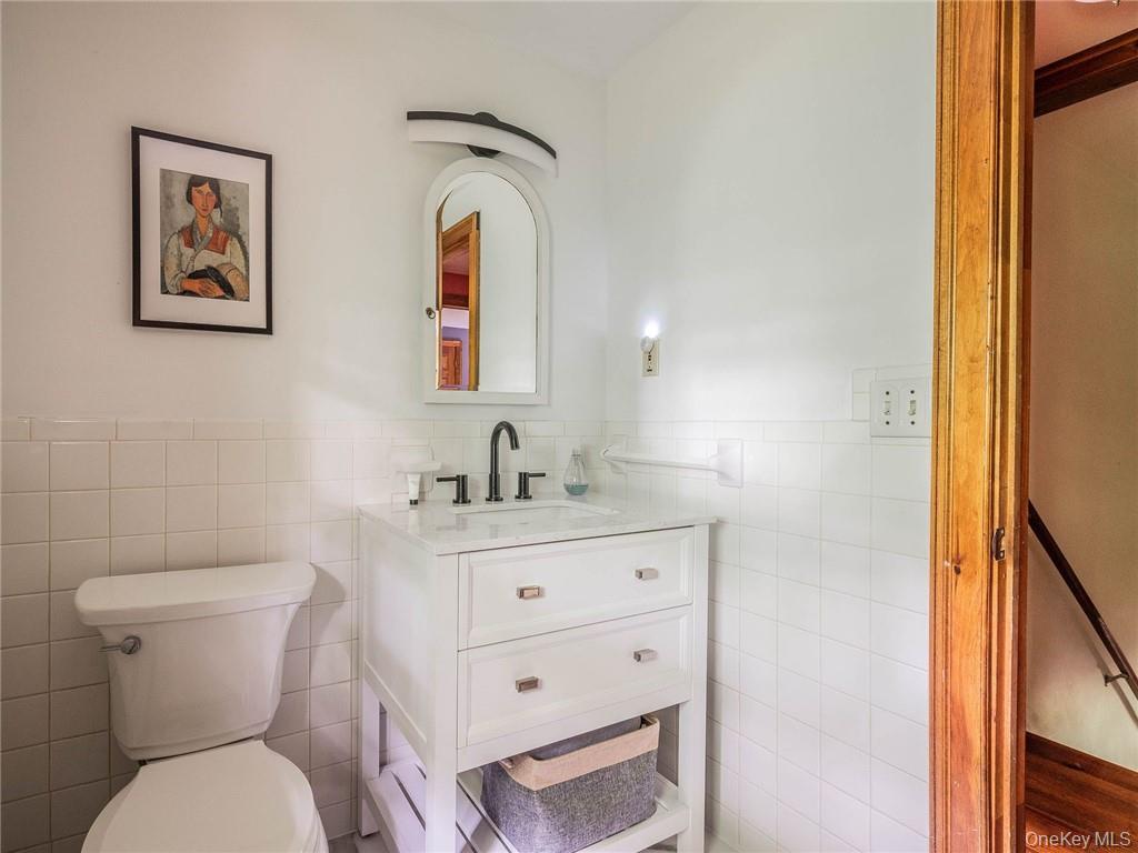 74 Hilltop Road Rhinebeck, NY 12572 - Photo 28 of 40 2nd Floor Shared Bath