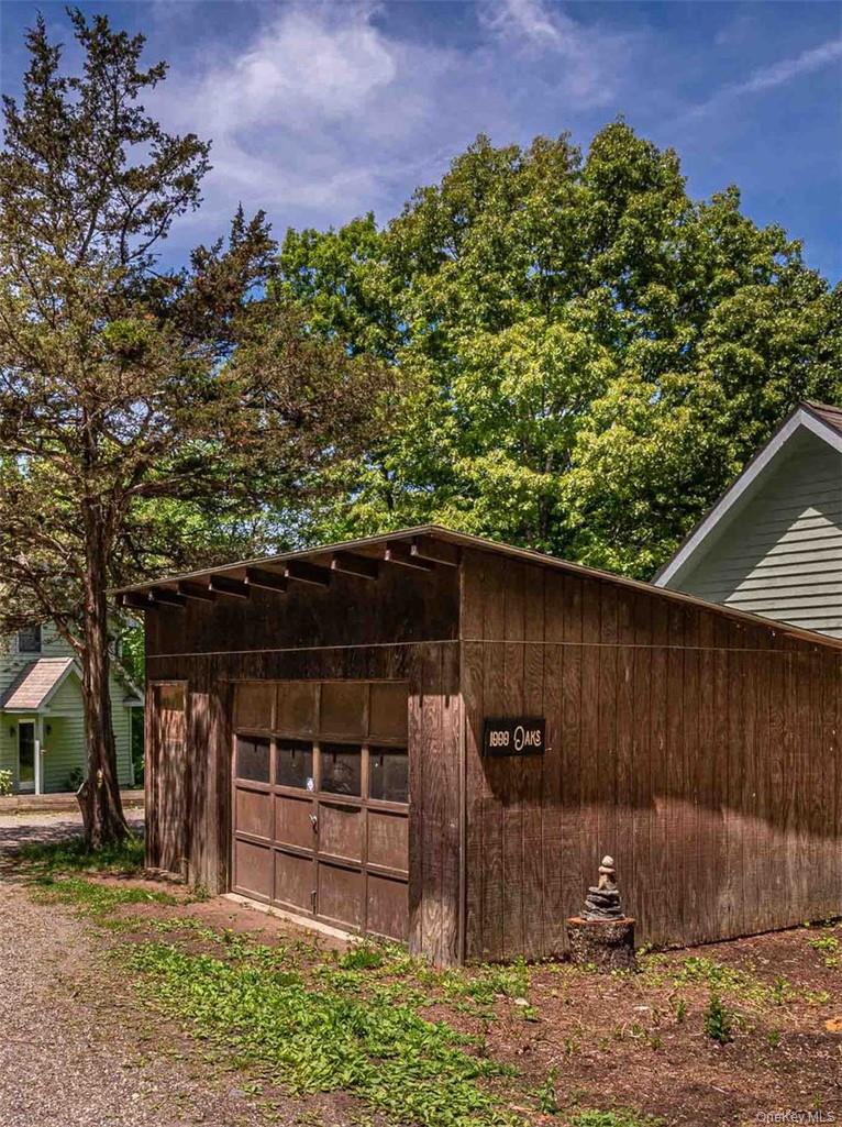 74 Hilltop Road Rhinebeck, NY 12572 - Photo 7 of 40 1000 Oaks