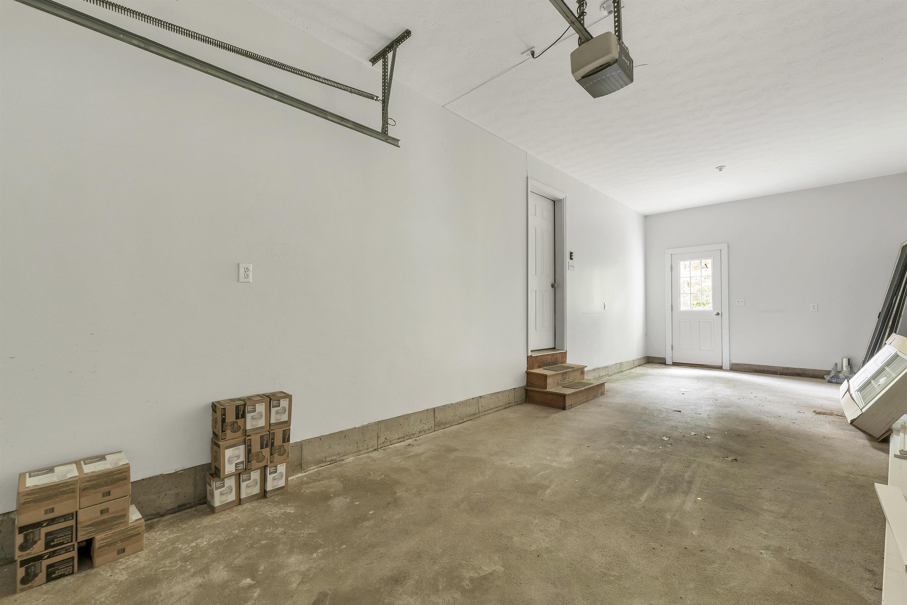 166 Sandown Road, Unit 4 Fremont, NH 03044 - Photo 34 of 40 Gallery Image 34