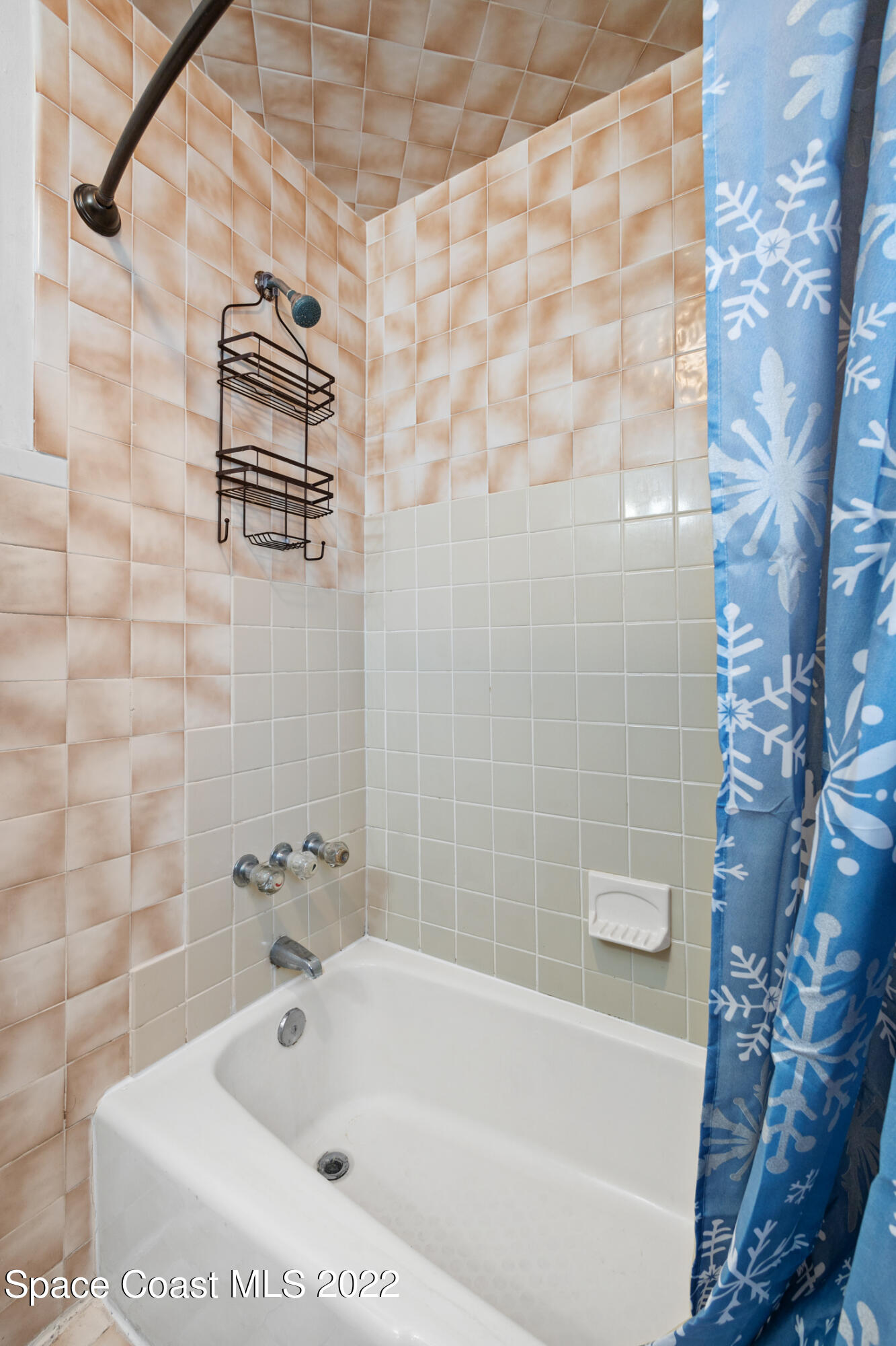 5480 Citrus Boulevard Cocoa, FL 32926 - Photo 25 of 43 a bathroom with a bathtub