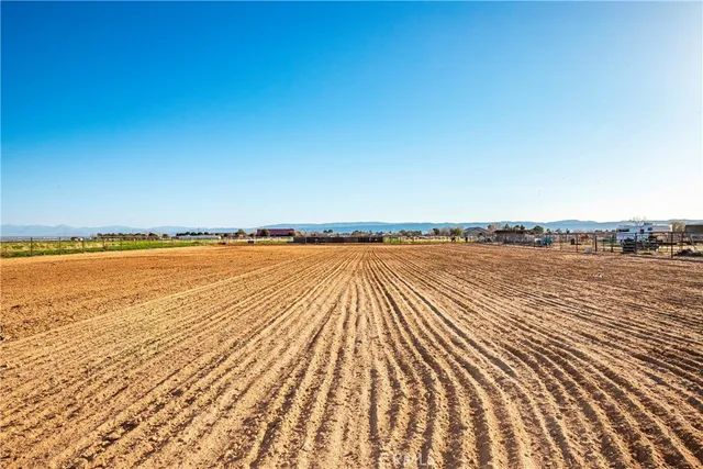 $675,000 | 8224 West W Avenue, Lancaster, CA 93536